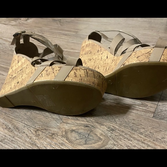 Cathy Jean Strappy Tan Cork Wedges Size 8.5 - Picture 7 of 12